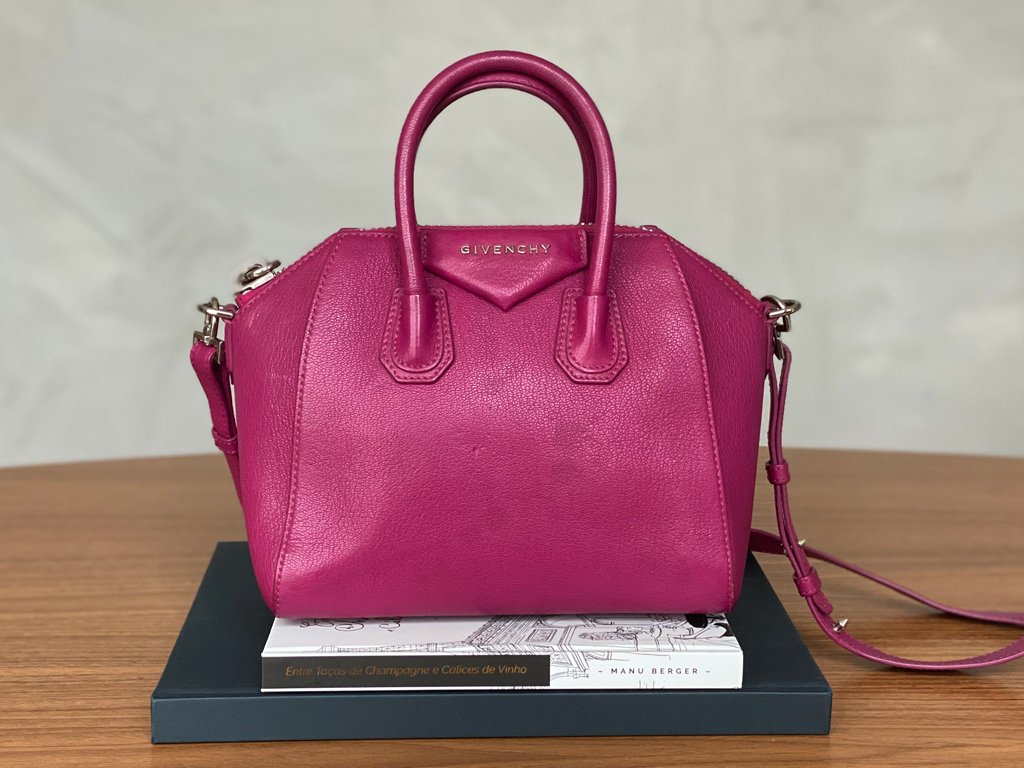 Foto Givenchy Antigona roxa para post de bolsa das fashionistas