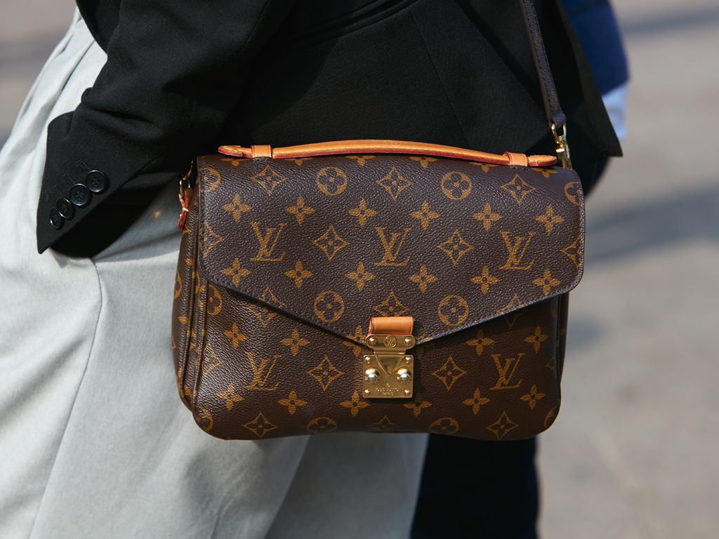 Foto bolsa Louis Vuitton de monograma para capa do post sobre a marca