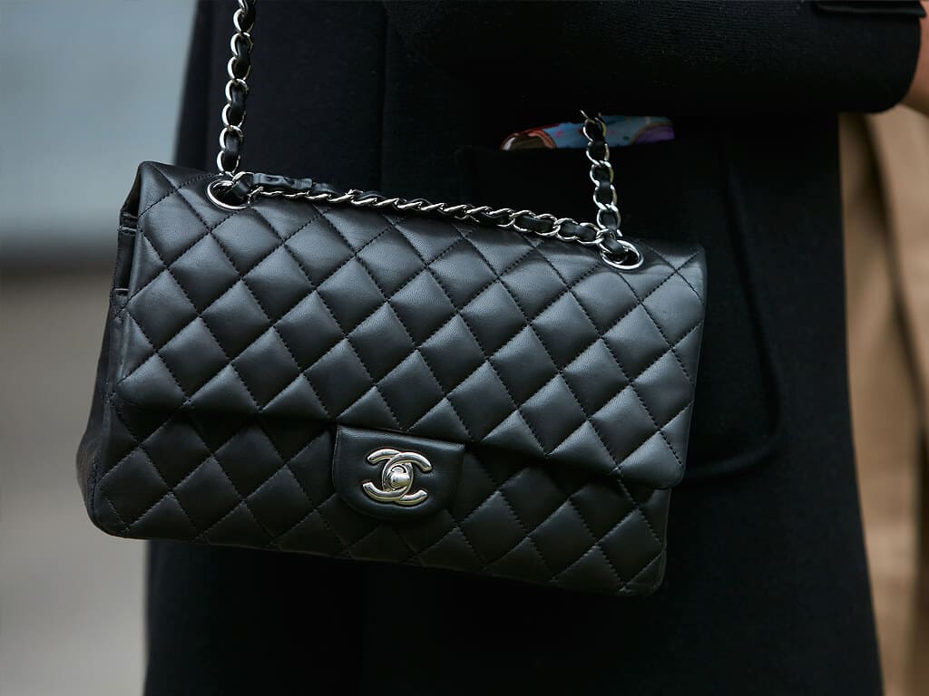 10 fatos sobre a icônica bolsa Chanel 2.55 que você deveria saber