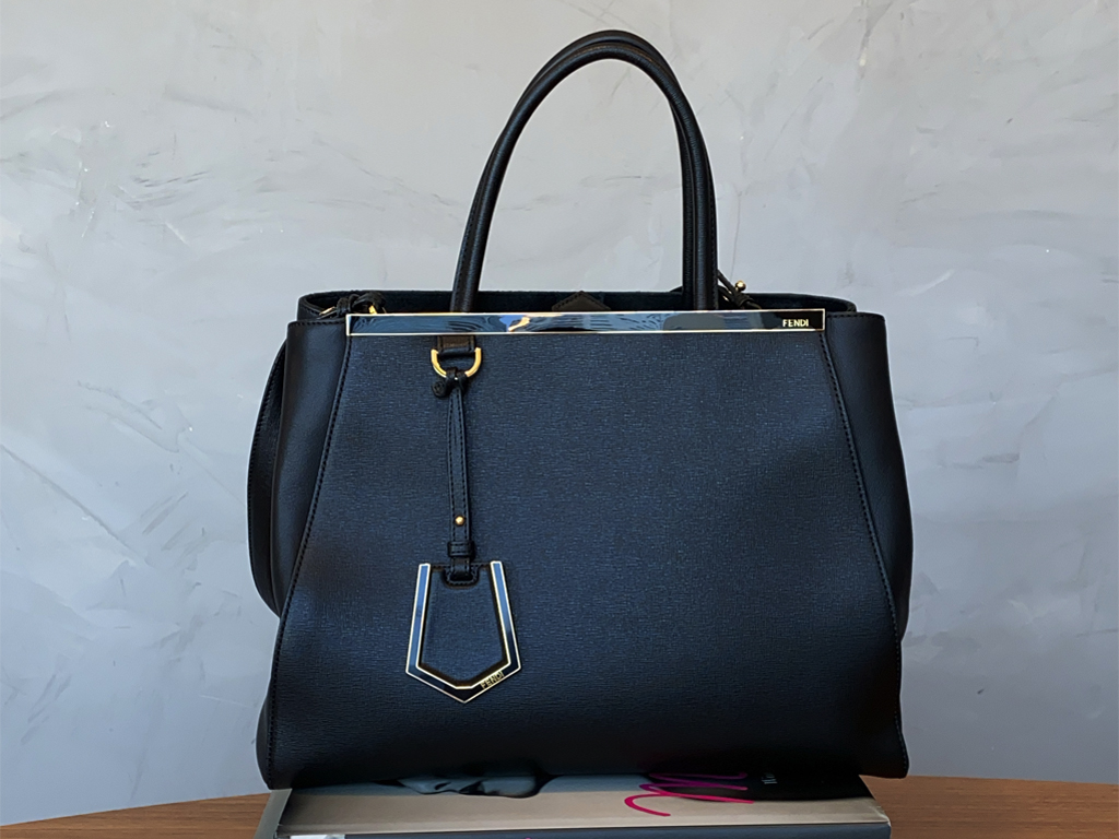 Foto bolsa 2Jours preta da marca Fendi para post As bags de luxo mais desejadas do mundo