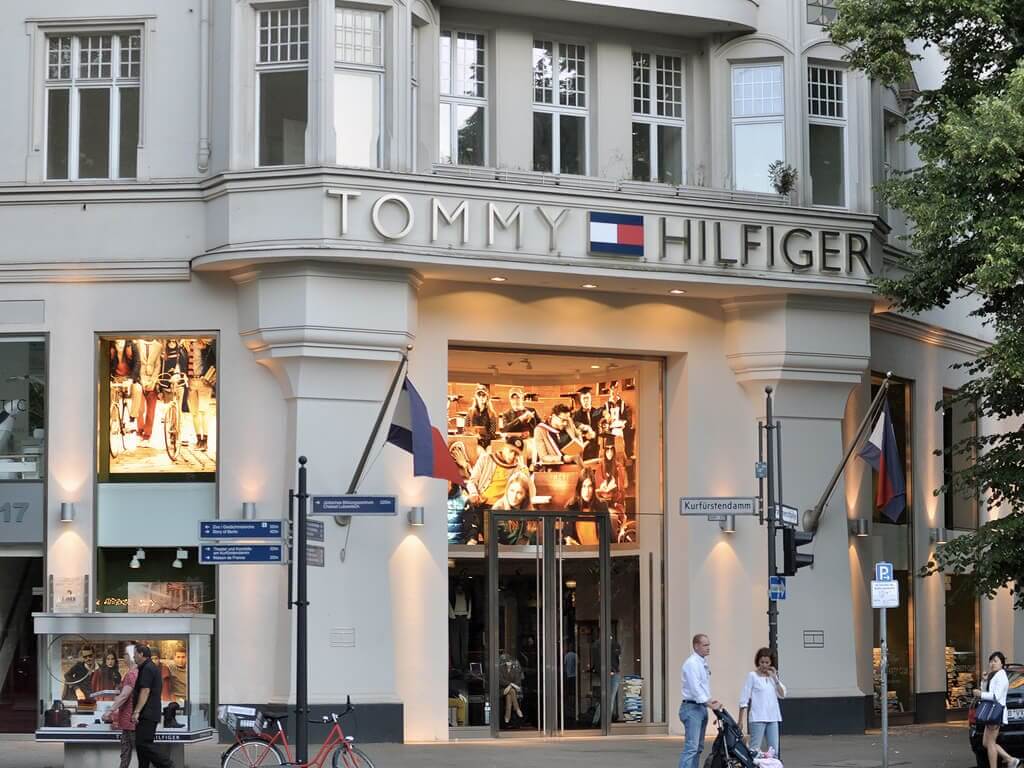 Tommy Hilfiger - uma marca de sucesso no mundo da moda - Etiqueta