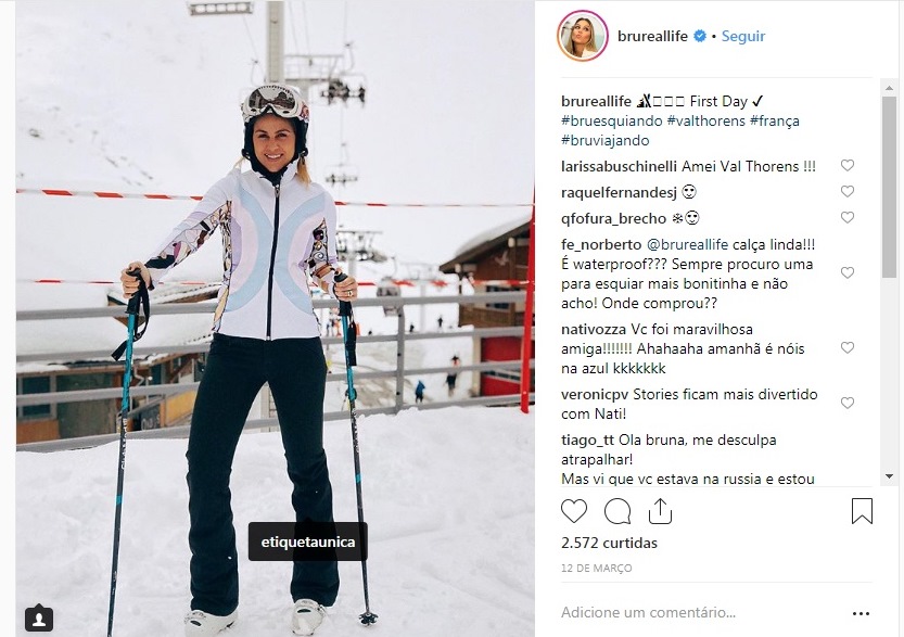 Bru Cardoso usa conjunto de esqui Emilio Pucci comprado no Etiqueta Única