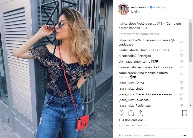 Nah Cardoso usa bolsa Fendi vermelha
