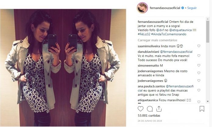 Fernanda Souza usa vestido Diane von Furstenberg comprado no Etiqueta Única.