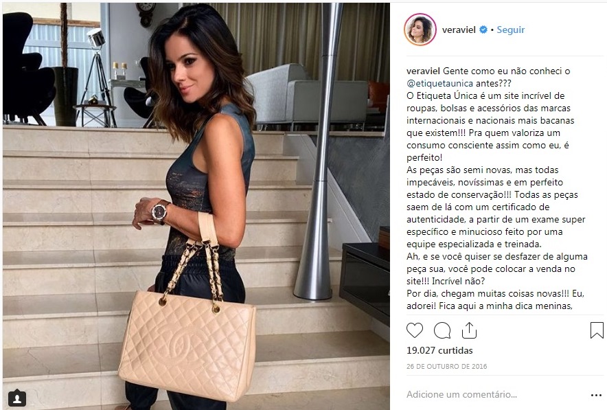 Vera Viel usa bolsa Chanel comprada no Etiqueta Única.