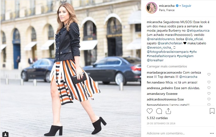  Mica Rocha usa jaqueta Burberry comprada Etiqueta Única.