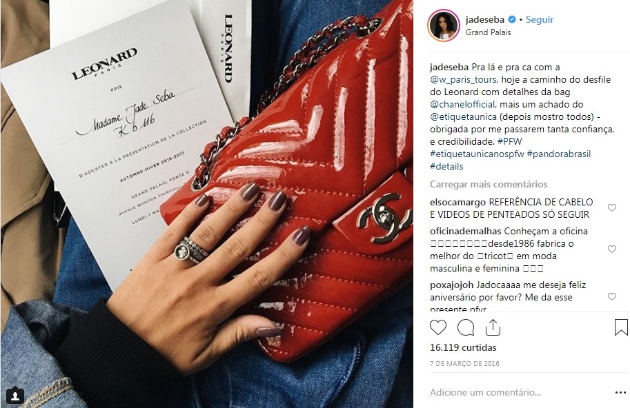 Jade Seba usa bolsa Chanel vermelha