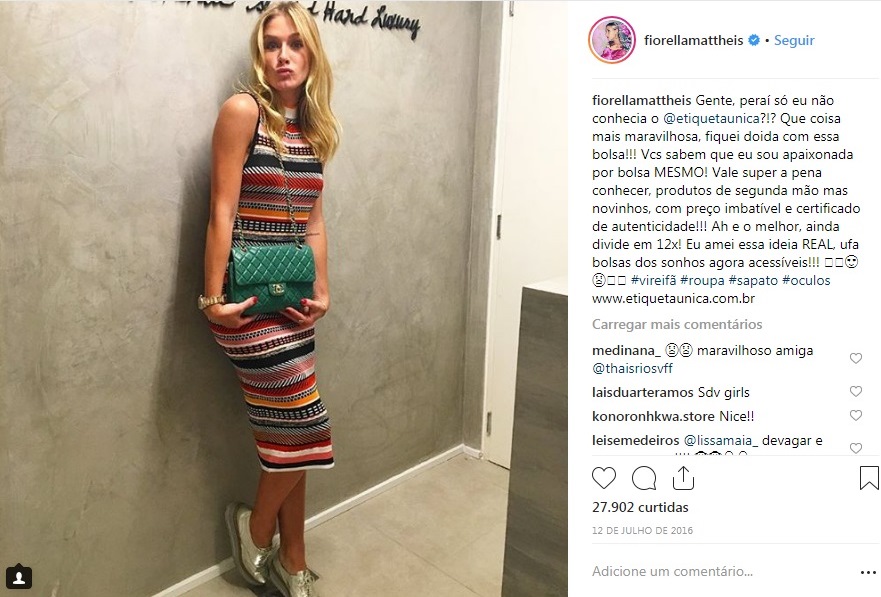 Fiorella Mattheis usa bolsa Chanel comprada no Etiqueta Única.