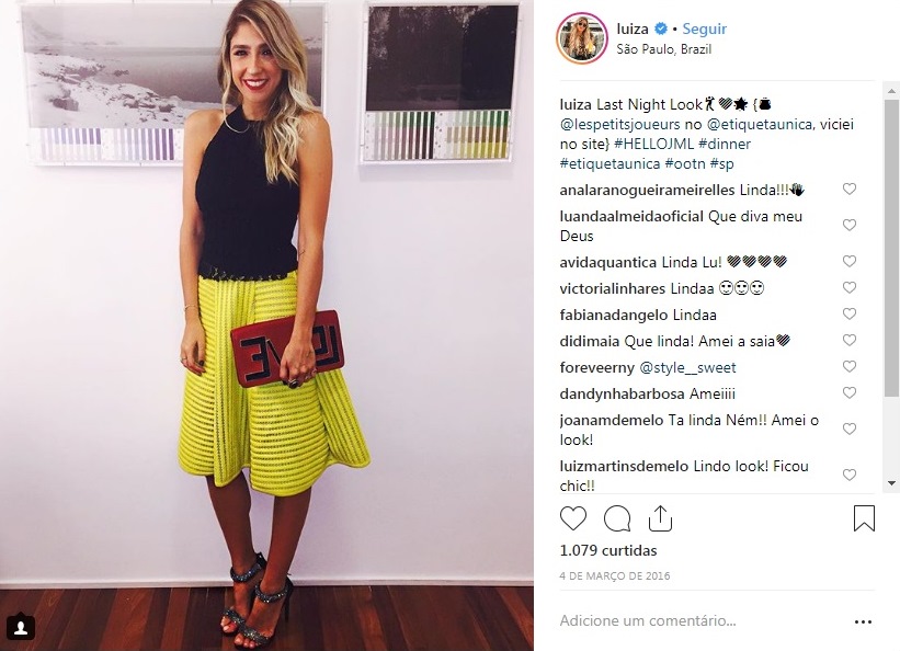 Luiza D'Angelo usa bolsa Les Pettits Joueurs comprada no Etiqueta Única.