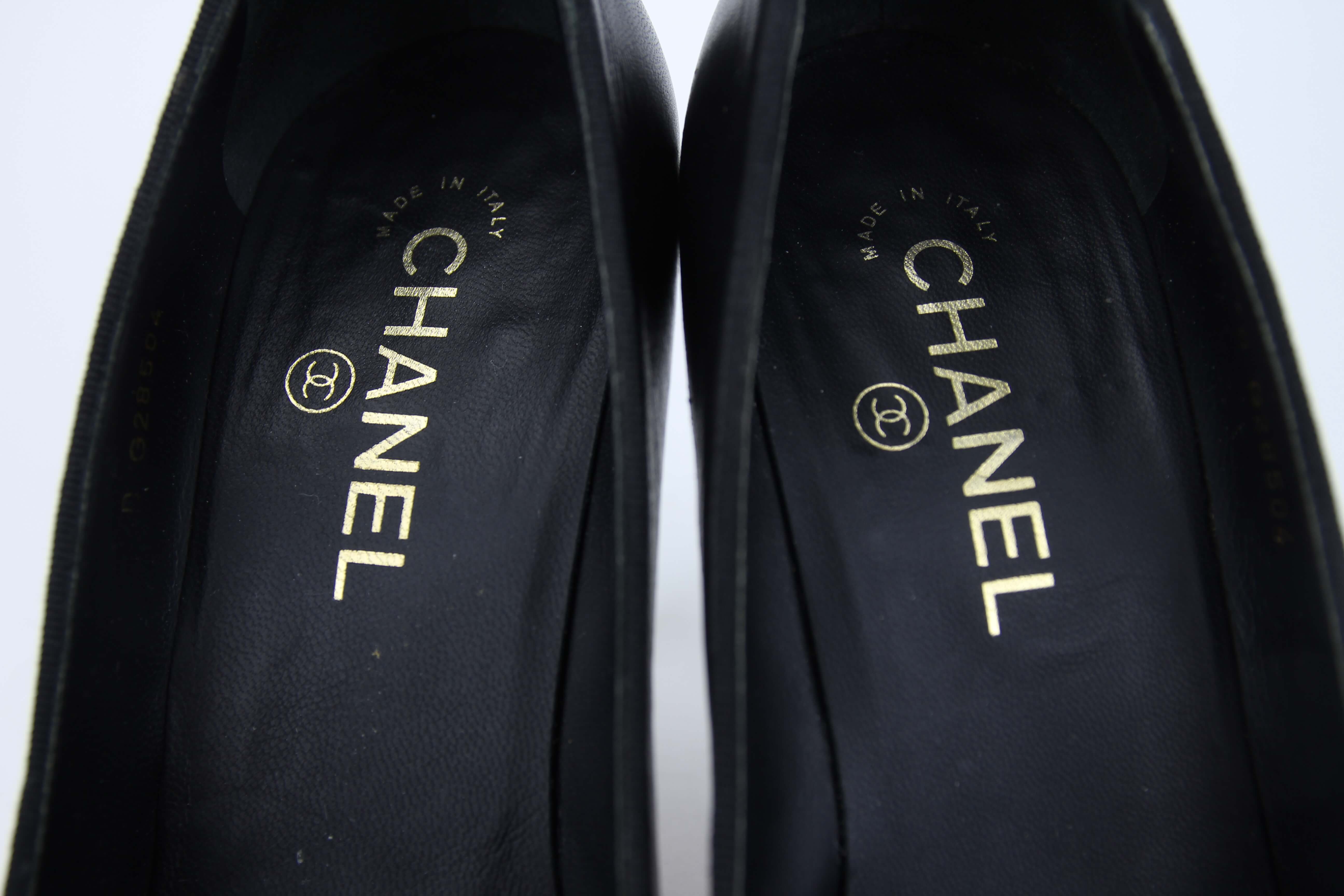 Chanel e Made in Italy com a mesma cor no foil e nas ferragens
