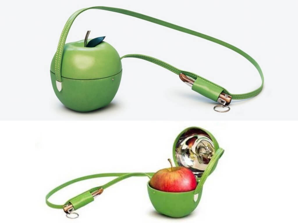 O modelo confeccionado em couro lambskin e palladium. O item feito especialmente para carregar uma maçã podia ser comprado em 2011 por U$365