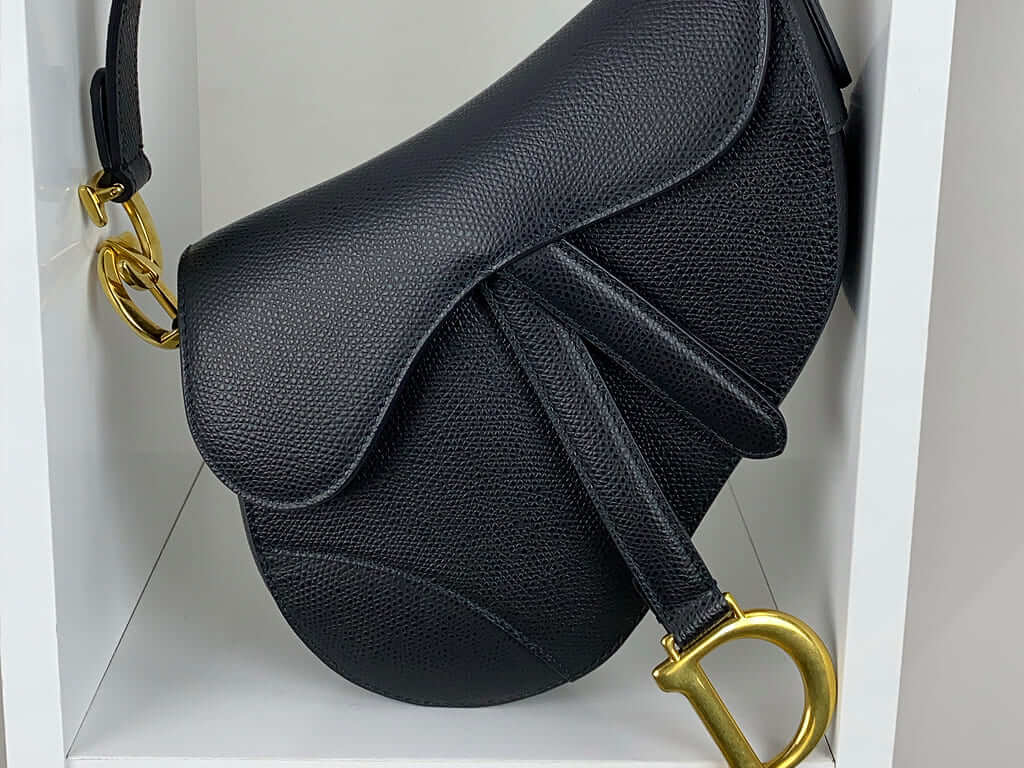 A volta da Dior Saddle Bag, um ícone dos anos 2000.