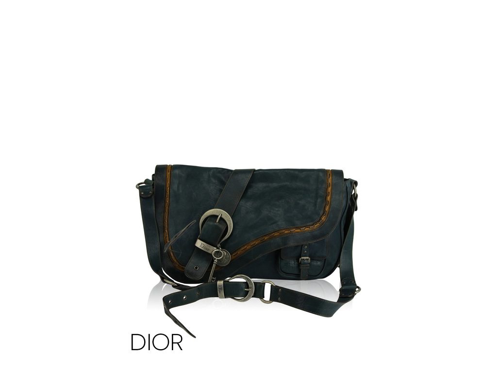Carrie Bradshaw com bolsa Dior.