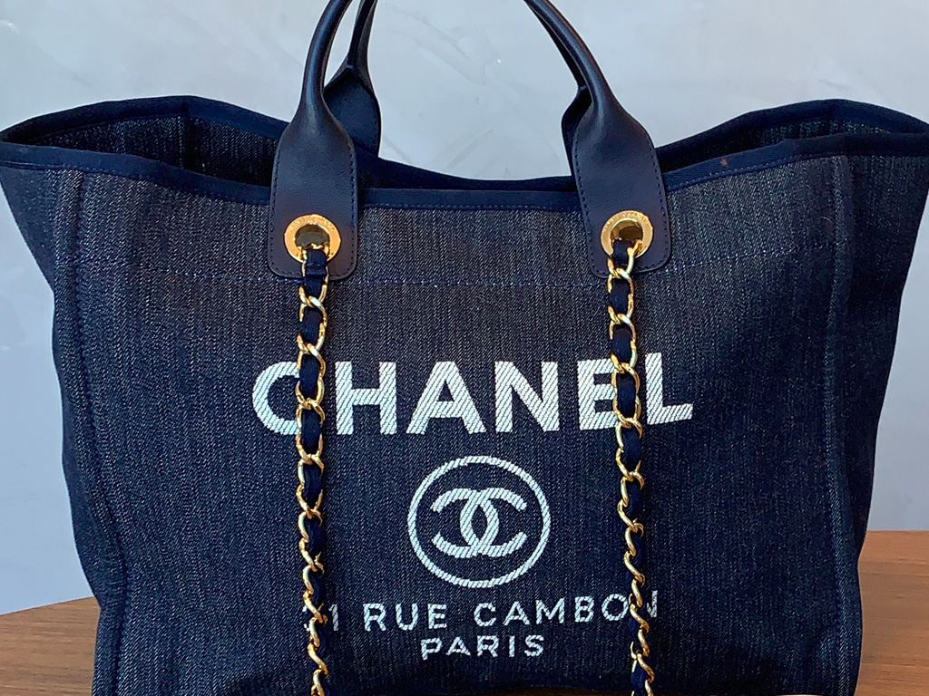 Modelo de bolsa Deauville da Chanel.