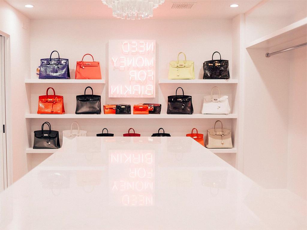 Closet de Kris Jenner para suas bolsas Hermès.