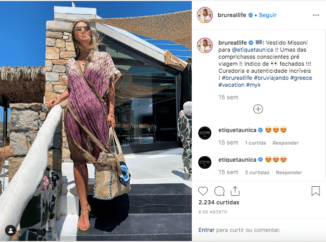Bruna Cardoso usando vestido Missoni comprado no Etiqueta Única.