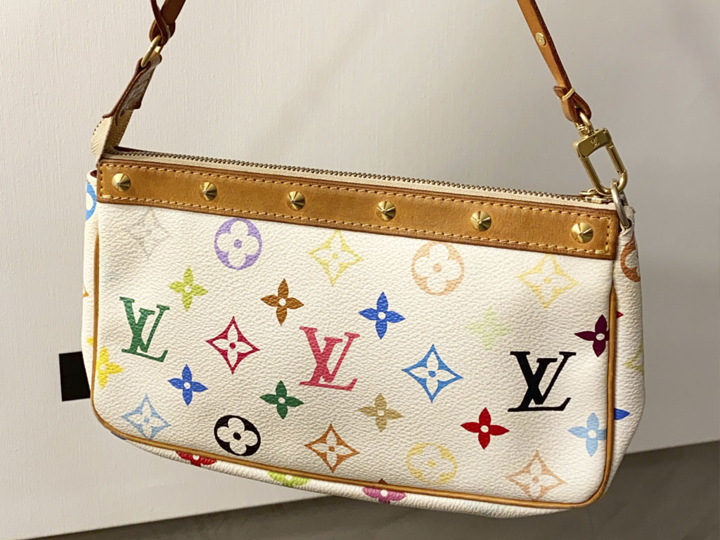 Bolsa Pochette Accessories Louis Vuitton. Clique na imagem e confira peças similares!