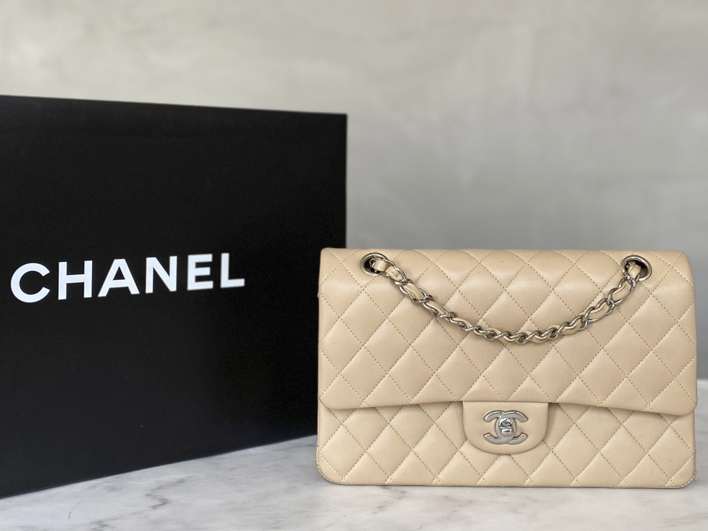 Modelos clássicos como a Double Flap podem ser presentes muito especiais para sua mãe! Clique na imagem e confira mais opções de presentes de dia das mães!