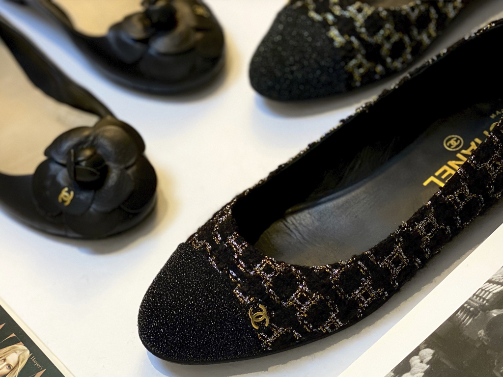 Sapatos rasteiros são perfeitos para mães que gostam de alinhar estilo com o conforto! Clique na imagem e confira mais opções de presentes para o Dia das Mães!