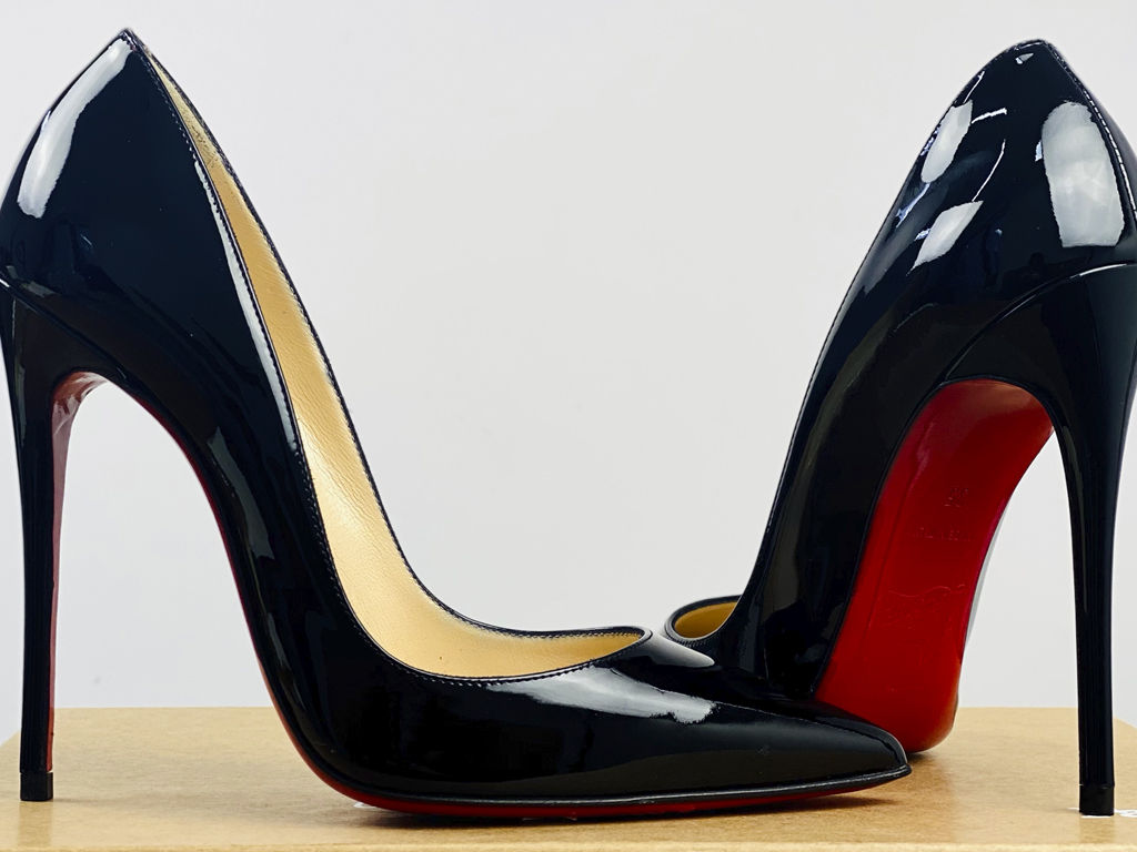 Sapatos Christian Louboutin são o presente perfeito para as mães amantes de sapatos! Clique na imagem e confira mais opções de presentes para o Dia das Mães!